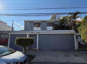 Casa · 288m² · 4 Recámaras · 3 Estacionamientos · Casa en Venta, Colonia Jardines Vallarta, Zapopan.
