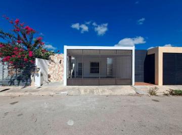 Casa de 2 habitaciones, Mérida · Renta Casa en Las Américas con Estacionamiento Techado y Portón