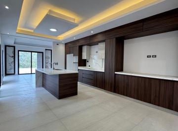Casa de 3 habitaciones, Santiago · Amplia Residencia con Jardín en Carretera Nacional