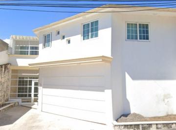 Casa de 3 habitaciones, Boca del Río · Casa en Venta en Costo de Oro, Boca del Rio, Veracruz