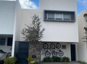 Casa en condominio de 3 habitaciones, Zapopan · Casa en Venta de Oportunidad en Solares