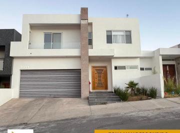 Casa de 4 habitaciones, Chihuahua · Residencia en Venta – Zona Valle Escondido