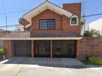 Casa de 5 habitaciones, León · Venta de Casa en C. Valle de Bravocol. Valle del Campestreleon de Los Aldama C. P. 37150 |