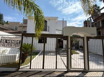 Casa de 4 habitaciones, Zapopan · Casa en Venta en Bugambilias Segunda Sección, Terraza Amplia