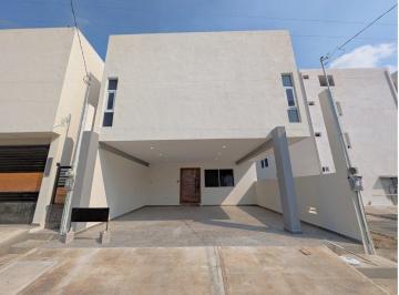 Casa · 180m² · 3 Recámaras · 2 Estacionamientos · Casa por Av Monterrey