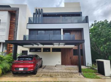 Casa · 238m² · 3 Recámaras · 2 Estacionamientos · Se Vende Casa en Cancun Residencial Via Cumbres Acabados de Lujo Comunidad Privada con Amenidades