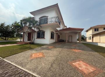 Casa · 400m² · 3 Recámaras · 6 Estacionamientos · Casa Lagunas de Miralta