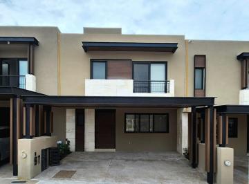 Casa · 177m² · 3 Recámaras · 2 Estacionamientos · Casa en Venta, Zona Campanario, Queretaro