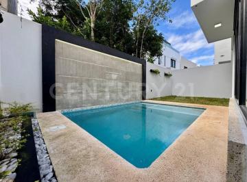 Casa · 291m² · 3 Recámaras · 2 Estacionamientos · Casa de Lujo con Alberca Privada en Vía Cumbres | Lista Para Estrenar en Cancún