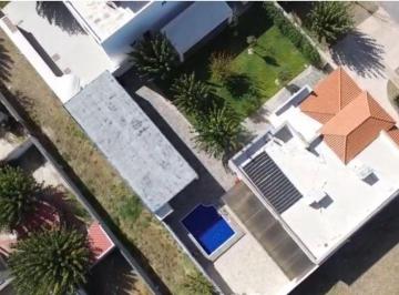 Casa de 3 habitaciones, Aldama · Casa de 900 m² con 3 Recámaras en Venta en Residencial Leones con Alberca y Terraza