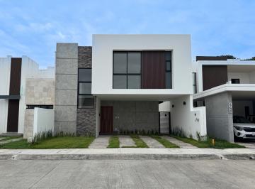 Casa · 160m² · 3 Recámaras · 2 Estacionamientos · Casa con Hab. en Pb en Venta en Lomas del Dorado