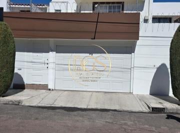 Casa · 256m² · 3 Recámaras · 3 Estacionamientos · Casa en Venta La Favorita Residencial Celaya