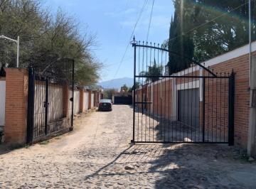 Entrada a la cerrada en la que se encuentra el terreno. · Terreno en Venta Tequisquiapan