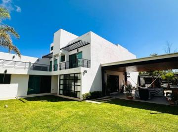 Casa · 600m² · 4 Recámaras · 3 Estacionamientos · Casa - Real de Juriquilla