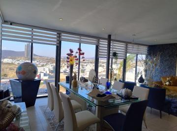 Casa · 300m² · 3 Recámaras · 4 Estacionamientos · Renta de Casa en Cumbres del Lago