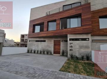 Casa · 258m² · 3 Recámaras · 2 Estacionamientos · Colinas de Juriquilla Casa en Renta