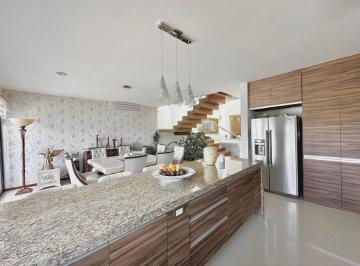 Casa · 270m² · 4 Recámaras · 2 Estacionamientos · Casa - Fraccionamiento Cumbres del Lago