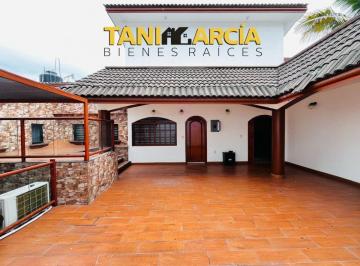 Casa de 3 habitaciones, Fortín · Vendo Bella Casa Grande, 3 Niveles en Fortín.