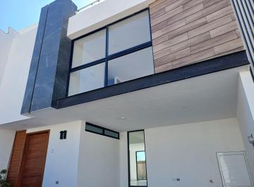 Casa · 248m² · 3 Recámaras · 2 Estacionamientos · Casa en Venta en Lomas de Angelopolis III, Cascatta, Parque Milan, Puebla.