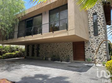 Casa · 480m² · 4 Recámaras · 5 Estacionamientos · Renta Casa Balvanera Golf & Country Queretaro