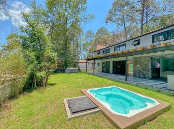 Casa de 4 habitaciones, Valle de Bravo · Casa en Venta Avandaro