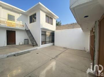 Casa · 361m² · 6 Recámaras · 2 Estacionamientos · Casa en Venta en Ecatepec de Morelos, Estado de México.