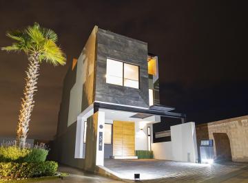 Casa · 209m² · 3 Recámaras · Casa en Venta en Lomas de Angelopolis III, La Rioja Residencial, con Alberca