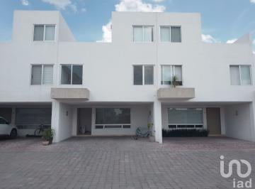 Casa · 230m² · 3 Recámaras · 2 Estacionamientos · Casa en Renta Corregidora Qro Fraccionamiento Manantiales