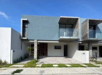 Casa · 173m² · 3 Recámaras · 2 Estacionamientos · Casa con Alberca en Venta en L. del Mediterraneo