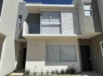 Casa · 103m² · 3 Recámaras · 2 Estacionamientos · Casa en Venta en Valle Imperial Zapopan
