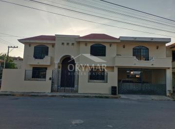 Casa · 237m² · 4 Recámaras · 1 Estacionamiento · Casa en Delfino Reséndiz