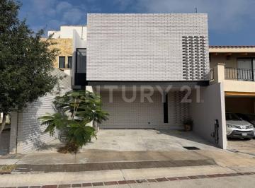 Casa en condominio · 254m² · 3 Recámaras · 2 Estacionamientos · Casa en Venta en El Mayorazgo
