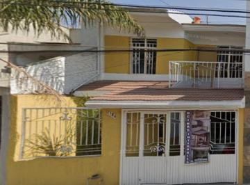 Casa de 3 habitaciones, Guadalajara · Venta de Casa en C. Ramón Silvacol. Aaron Joaquinguadalajara C. P. 44768 | Jalisco