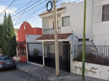 Casa de 4 habitaciones, Guadalajara · Venta de Casa en C. Bilbaofracc. Santa Mónicaguadajara C. P. 44220 | Jalisco