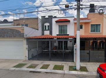 Casa de 3 habitaciones, Zapopan · Venta de Casa en Calle Orizbayo Jabonerocol. Paseos del Solzapopan C. P. 45079 | Jalisco