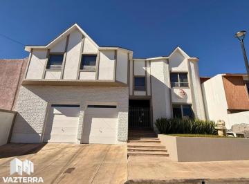 a9fa39036b7ef80aab300dd1a560b29e7bb5f06c4071a821b60863b900d87640 · Casa en Venta en Quintas del Sol con Excelentes Espacios
