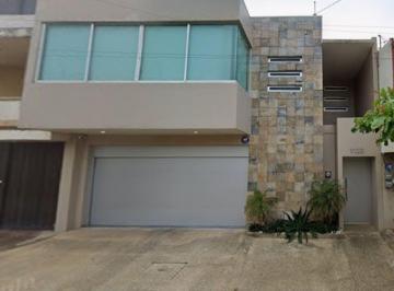 Casa de 4 habitaciones, Coatzacoalcos · Venta de Casa en Av Bellavista, Maria de La Piedad, Coatzacoalcos, Ver.