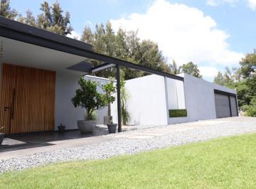 Casa · 516m² · 3 Recámaras · 13 Estacionamientos · Casa en Fraccionamiento Pinar de La Venta
