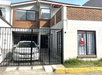 Casa · 167m² · 3 Recámaras · 1 Estacionamiento · Casa en Bosques de Colón, Toluca