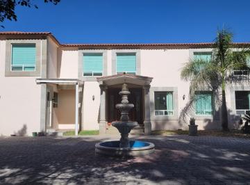 Casa · 1732m² · 9 Recámaras · 10 Estacionamientos · Casa en Venta en Jurica Campestre - (4)