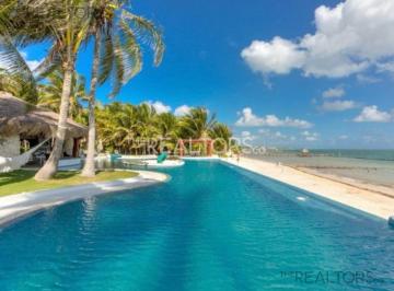 Villa · 2866m² · 7 Recámaras · 5 Estacionamientos · Villa Frente Al Mar de Lujo en Bahia Petempich