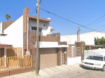 Casa de 4 habitaciones, Tijuana · Casa en Venta en C. Los Corchoscol. Lomas Hipodromotijuana C. P. 22030 | Baja California