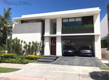 Casa · 510m² · 3 Recámaras · 4 Estacionamientos · Casa en Los Canales Puerto Cancún