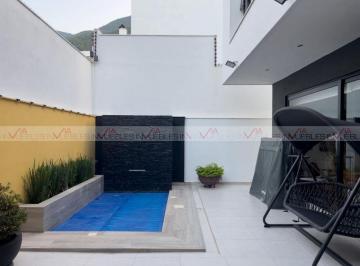 Casa · 327m² · 3 Recámaras · 3 Estacionamientos · Casa en Venta en Castaños del Vergel