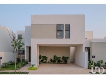 Casa · 180m² · 3 Recámaras · 2 Estacionamientos · Venta Casa en El Norte de Mérida, Zona Conkal, Aldoria