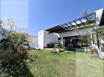 Casa · 165m² · 2 Recámaras · 2 Estacionamientos · Casa en Venta a 10 Minutos de Cuernavaca, Atras de Sumiya, en un Nivel, en Uno de Los Mejores Climas