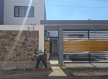 Casa · 2 Recámaras · Casa en Santa María