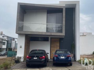 Casa · 261m² · 3 Recámaras · 2 Estacionamientos · Casa en Almendos, Valle Imperial, Arquitectura con Intención