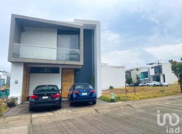 Casa · 261m² · 3 Recámaras · 2 Estacionamientos · Casa en Almendos, Valle Imperial, Arquitectura con Intención