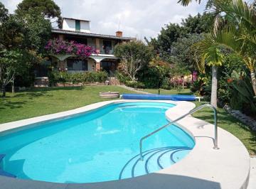 Casa de 5 habitaciones, Cuernavaca · Casa con 1023 m² Superficie de Terreno, 5 Recámaras en Renta en Rancho Cortes